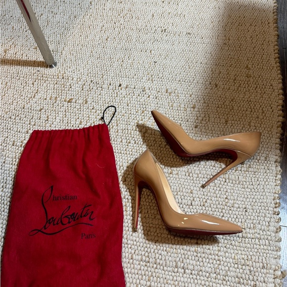Christain Louboutin Nude So Kate - Picture 1 of 5